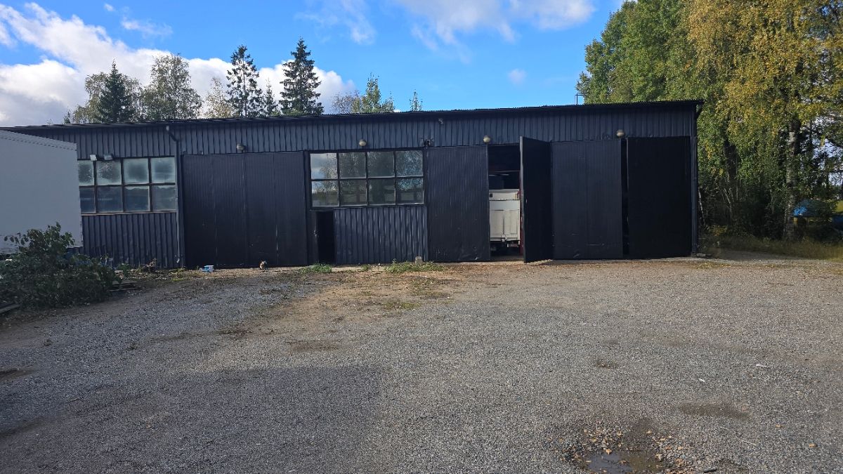 Nyt heti vapaana hallitilaa Kolmenkulman alueelta. Kohteesta löytyy toimistoa, wc ja suihku. Isot nosto-ovet ja öljynero...