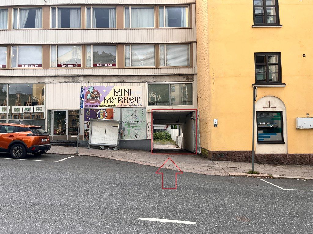 Autosuoja-/varastotilaa