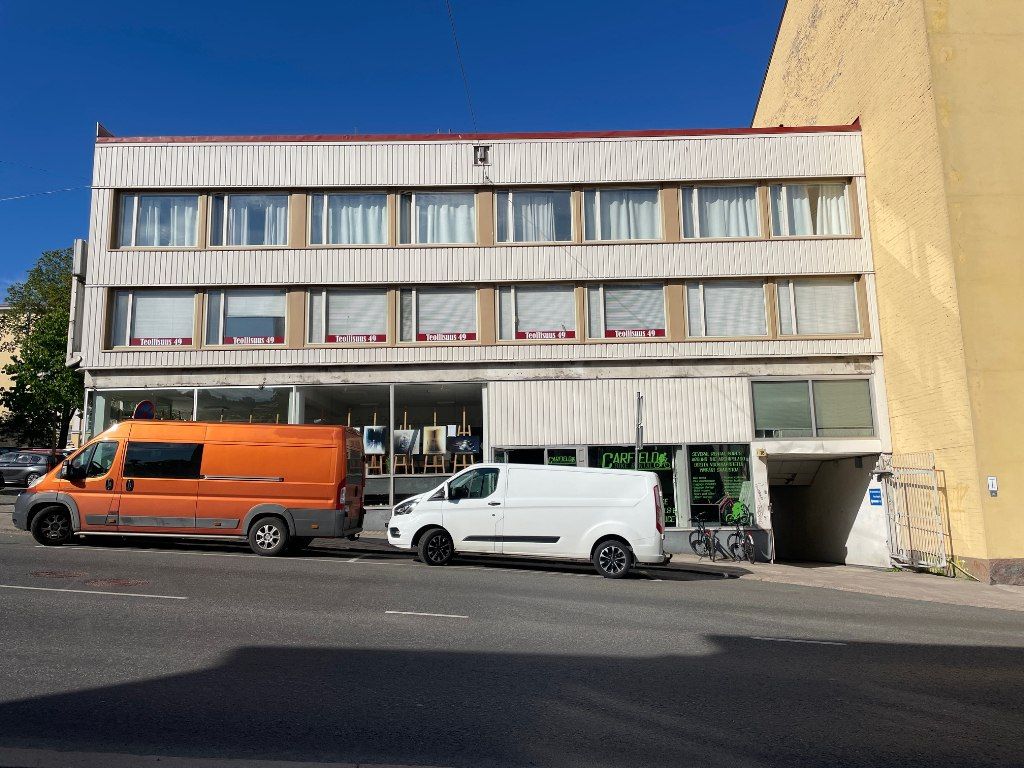 Autosuoja-/varastotilaa