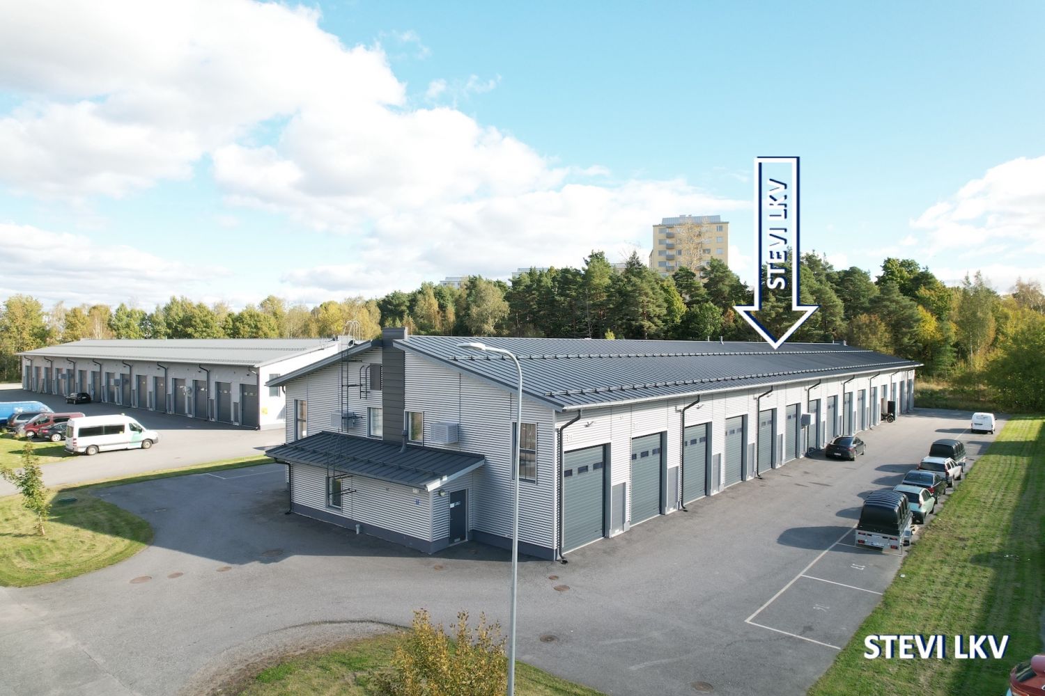 Hallitila / Autotalli 40,4m2 + parvi/hylly 20m2 *Heti vapaana *Kysy lisää Stevi puh 0400 9999 00