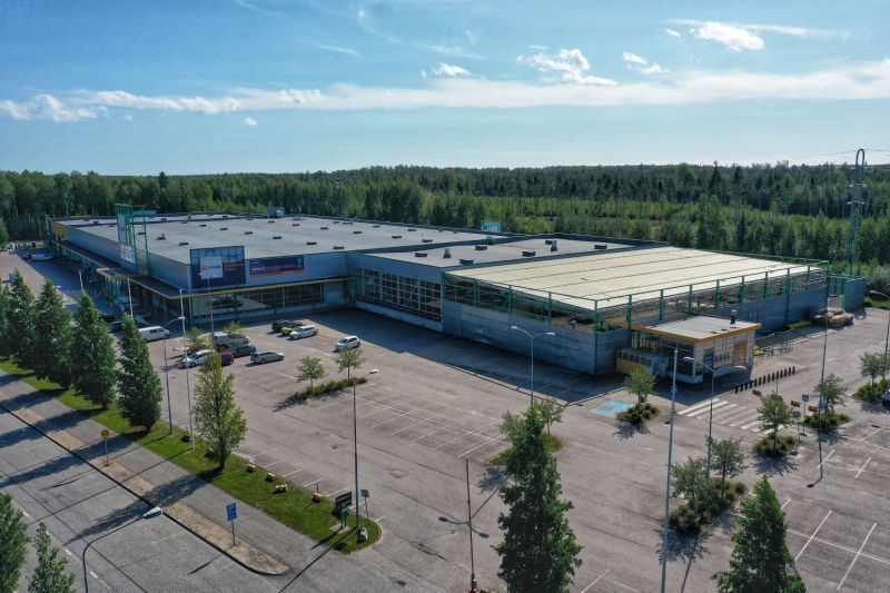 Lämmin liike/myymälätila: 1000-1900m2Puolilämmin/kylmätila: 1600m2Kylmäkatos + kassa: 1560m2