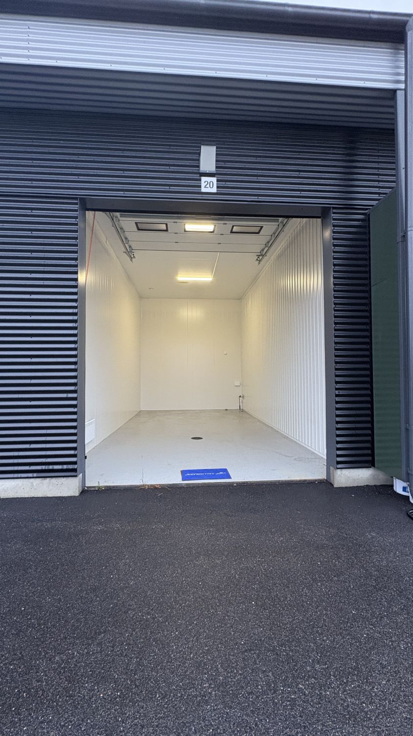 Suositulta Riihimäen Talliosakkeelta monikäyttöinen varasto, autotalli, harraste-, toimitila 30.