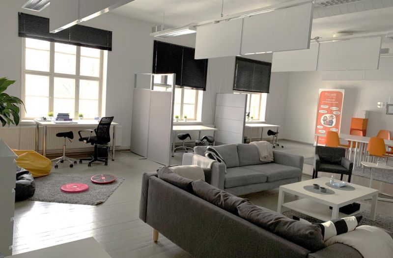 sisäkuva toisen kerroksen toimistotiloista