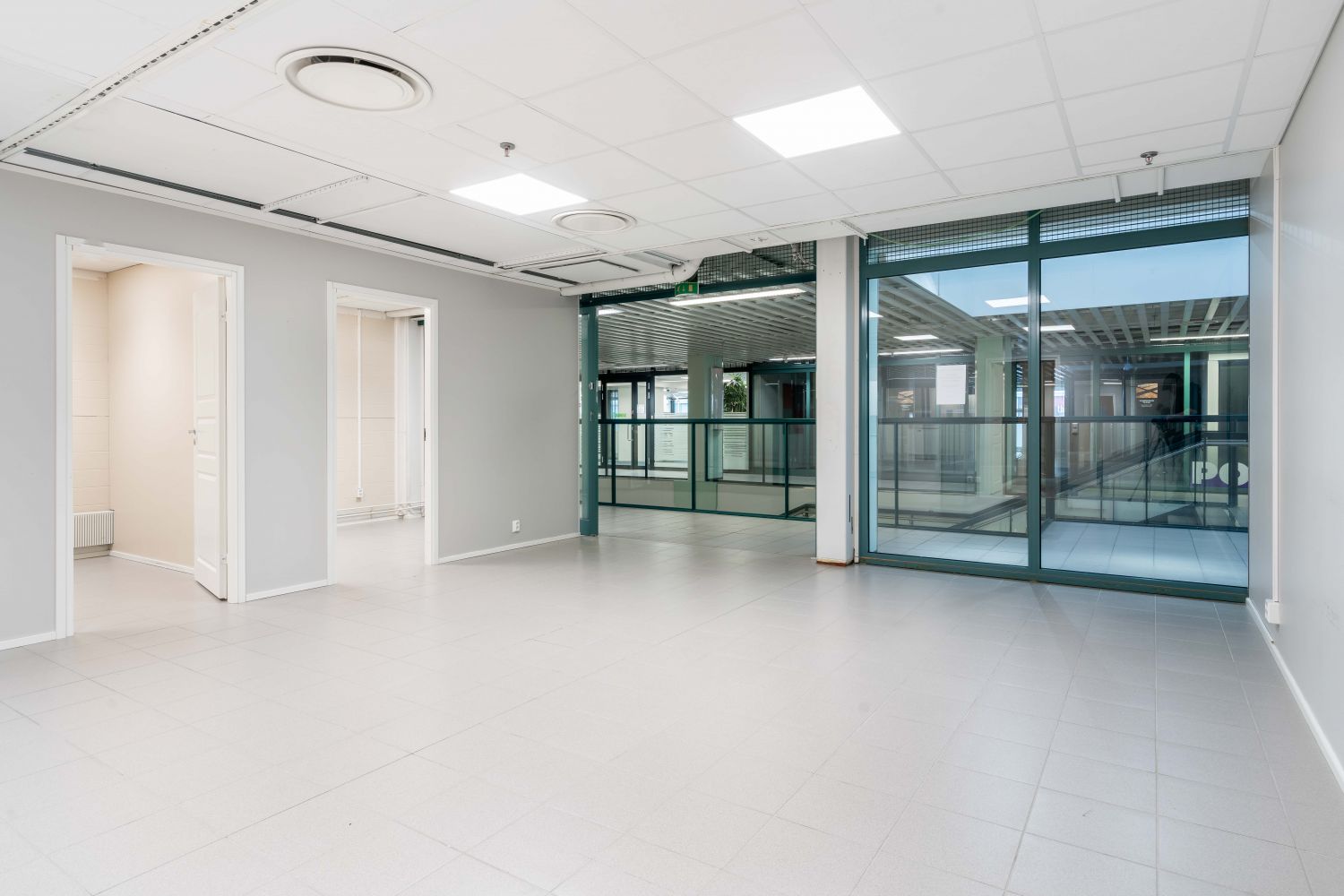 Liiketilan sisääntuloaula