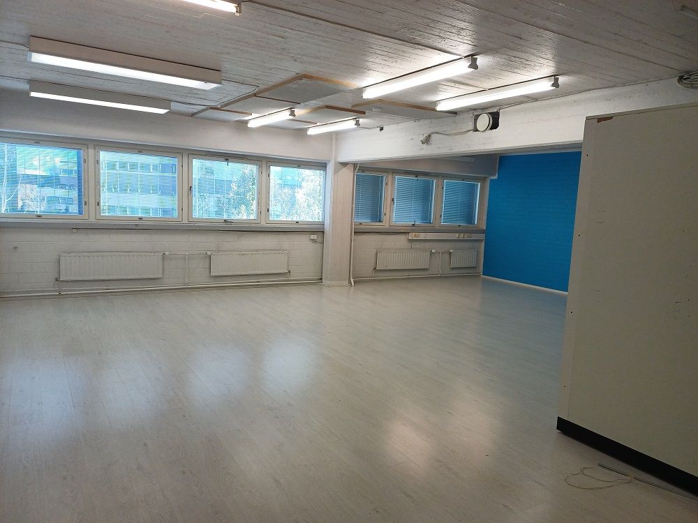 Siistiä toimisto-/työ-/varastotilaa