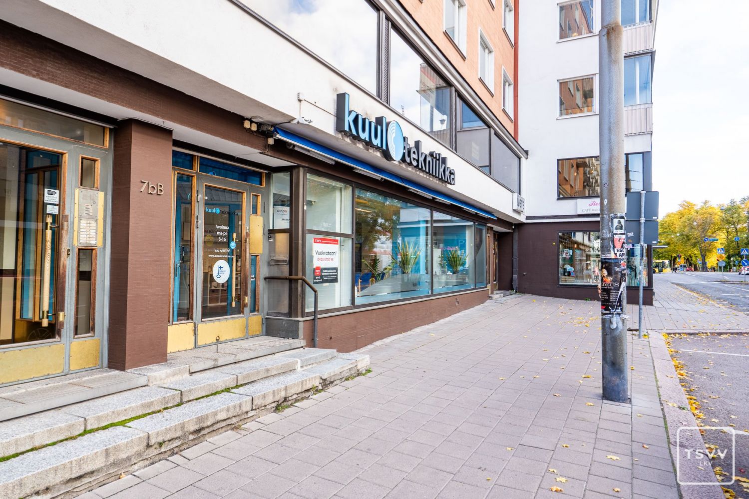 Vuokrataan liiketilaa Turun keskustassaEerikinkadulla, Turun keskustan sydämessä, on tarjolla tilava liiketila, joka tarjoaa erinomaiset puitteet monenlaisille kaupallisille toiminnoille. Tämä 137,5 neliömetrin tila sijaitsee keskeisellä paikalla, mikä takaa erinomaisen näkyvyyden ja saavutettavuu...