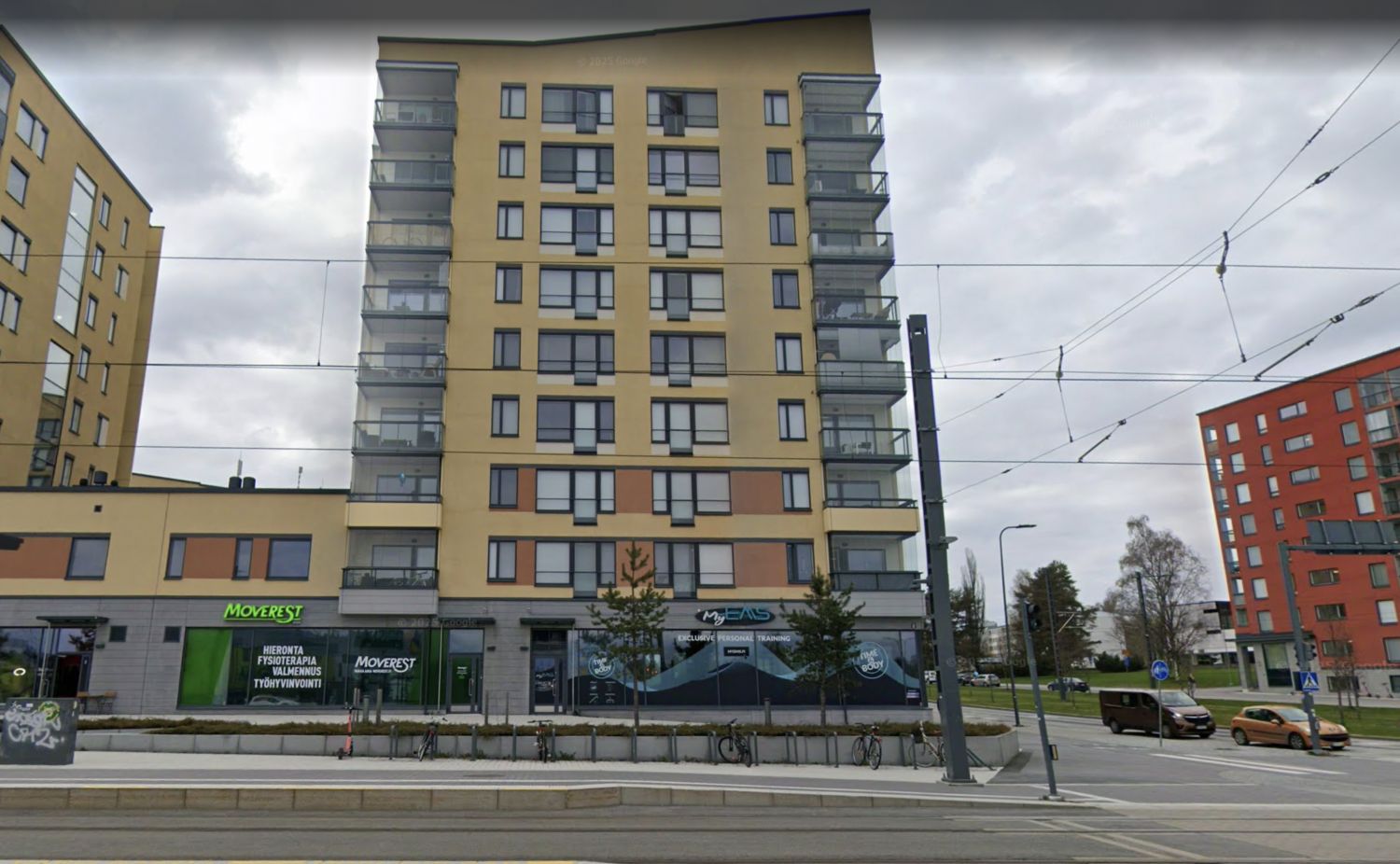 Myyd&auml;&auml;n katutasossa sijaitseva uudehko liiketila Kalevan p&auml;&auml;kadun varrelta, Sammonkadulta. Sijainti on mit&auml; mahtavin vilkkaalla risteyksell&auml; ja hyvill&auml; kulkuyhteyksill&auml;; bussi- ja ratikkapys&auml;kki on kiinteist&ouml;n edess&auml;. Tila soveltuu hyvin vaikkap...