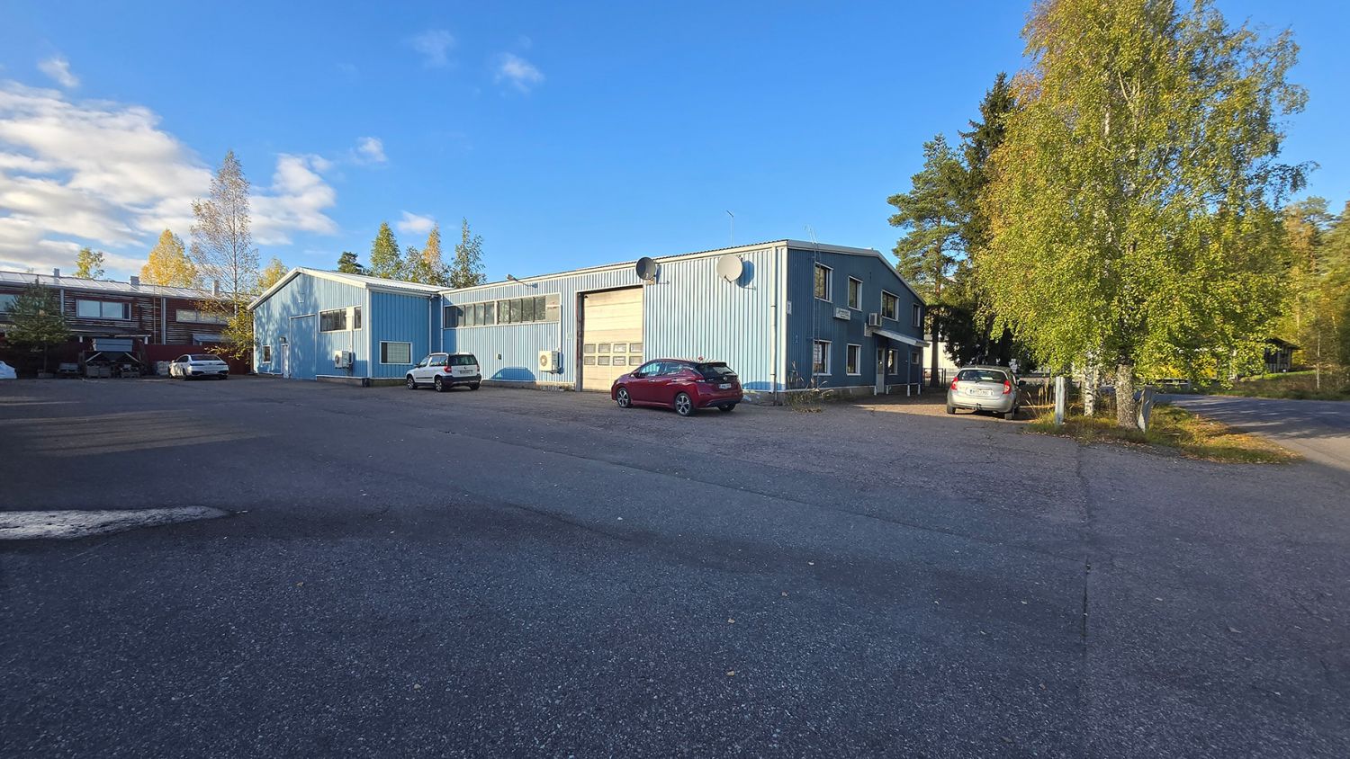 Hyvä teollisuus- ja varastorakennus myynnissä Klaukkalassa!