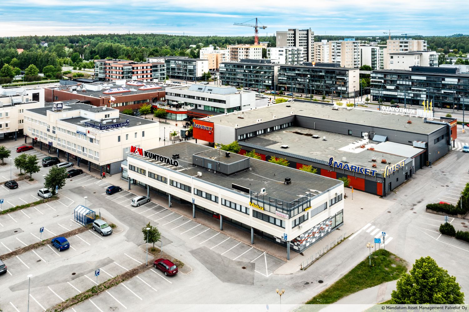 Muuttovalmis, siisti ja valoisa toimistotila Raision keskustassa. Kiinteistön edustalla hyvä ja tilava pysäköintialue. Kohde sijaitsee keskeisellä paikkalla ja läheltä löytyy muun muassa päivittäistavarakauppa sekä ravintoloita.