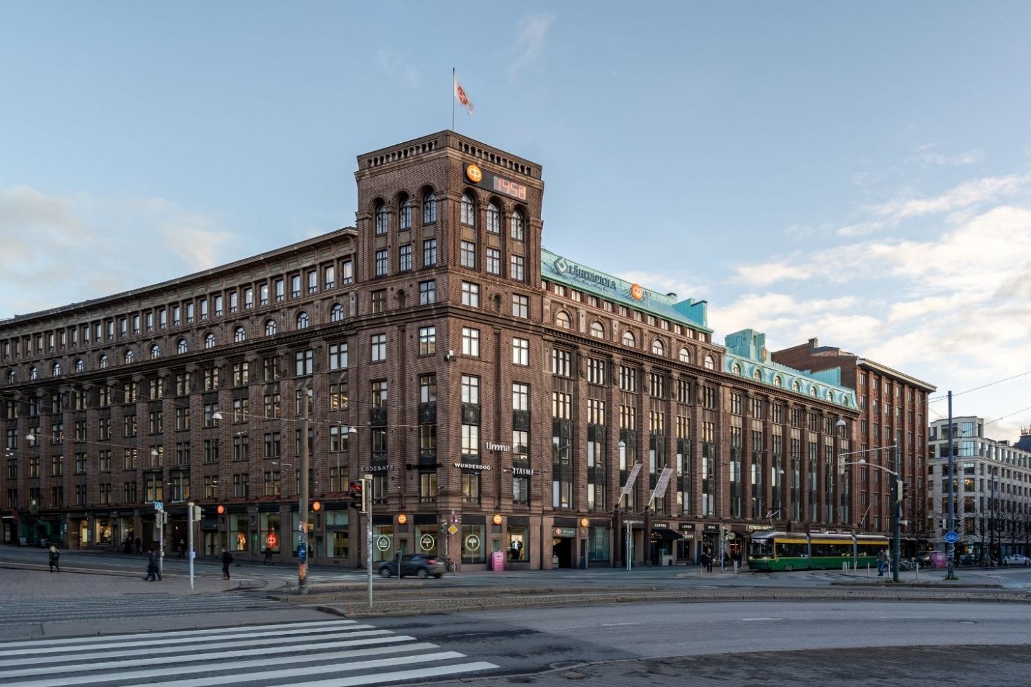 Tämä kohde Helsingin ydinkeskustassa, vain muutaman askeleen päässä Rautatieasemasta ja keskellä maan kattavimpia palvel...