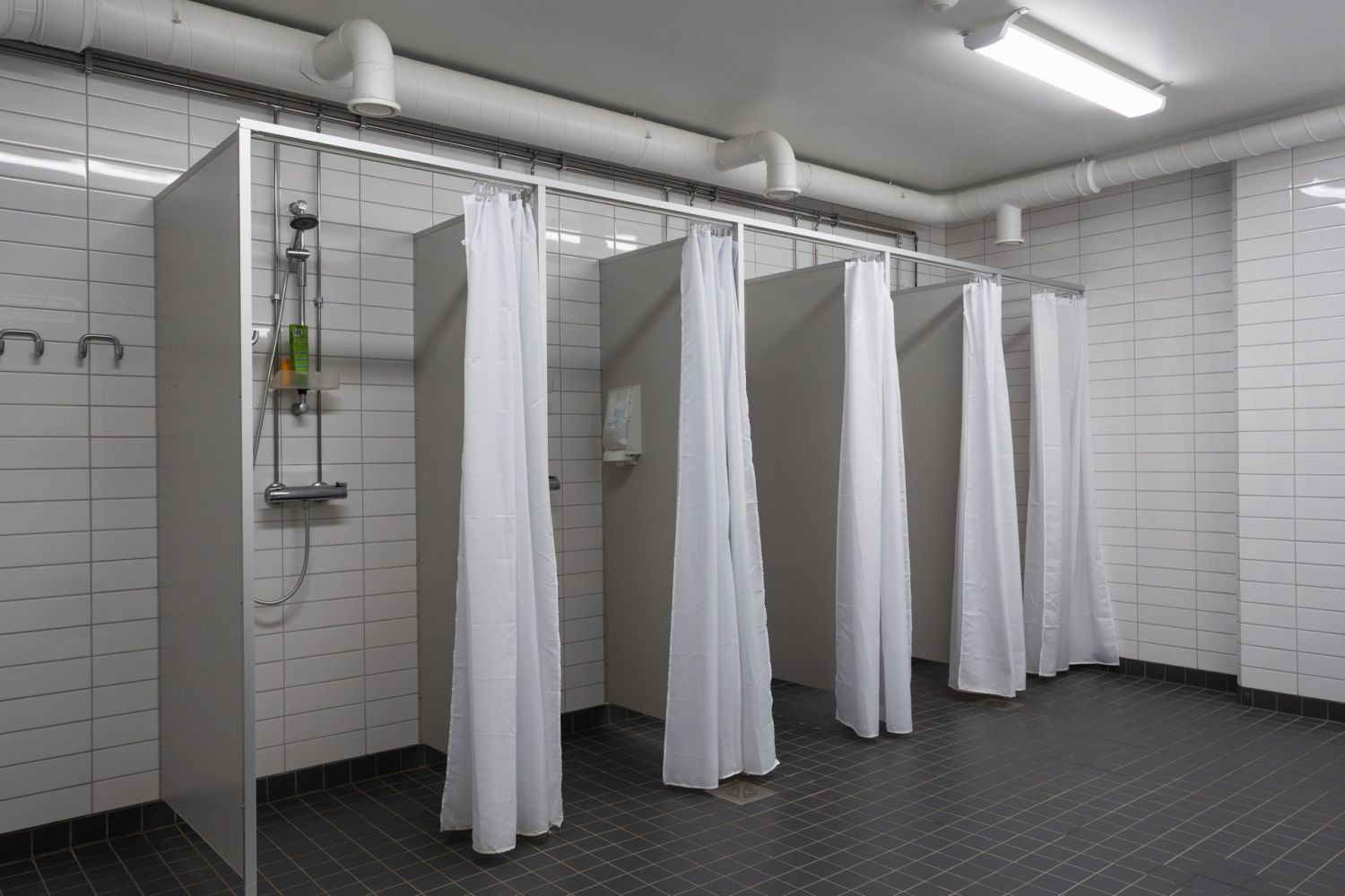 Pohjakerroksen suihkutilat