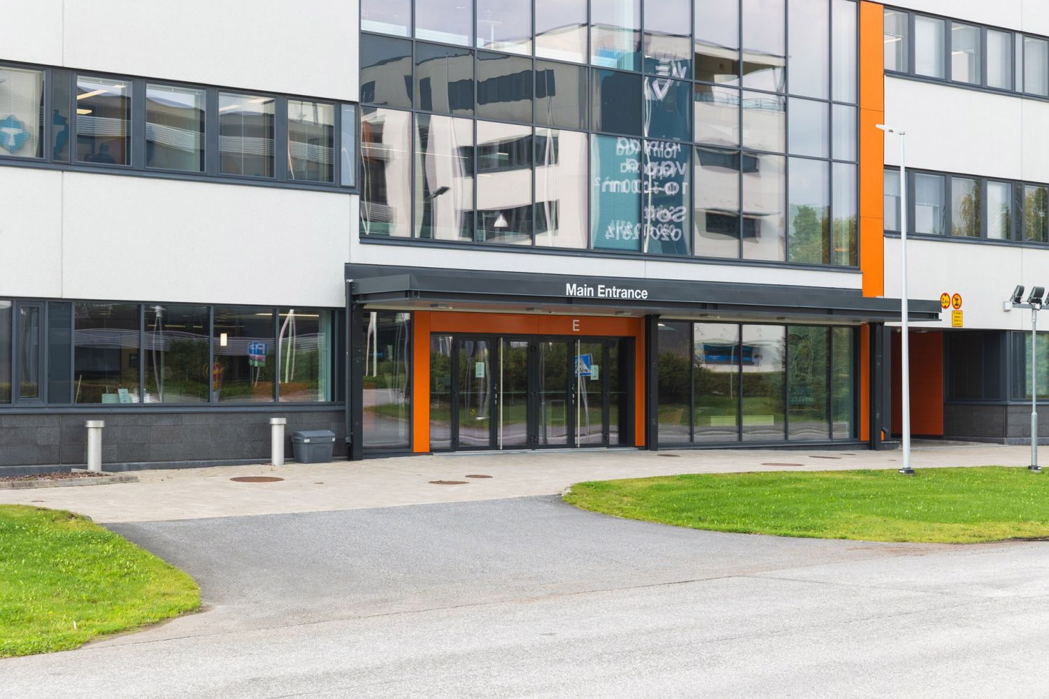 Pääsisäänkäynti