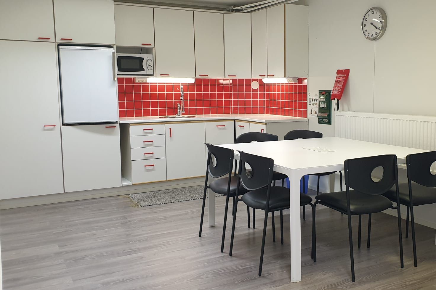 h1 keittiö-/neuvottelutila