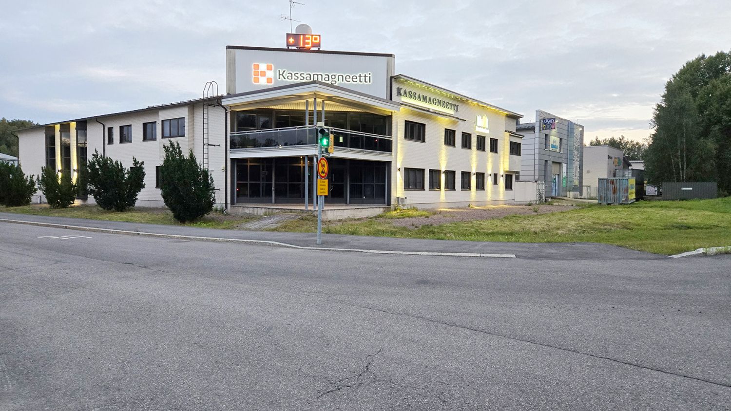 Myydään todella tasokas toimitalo!