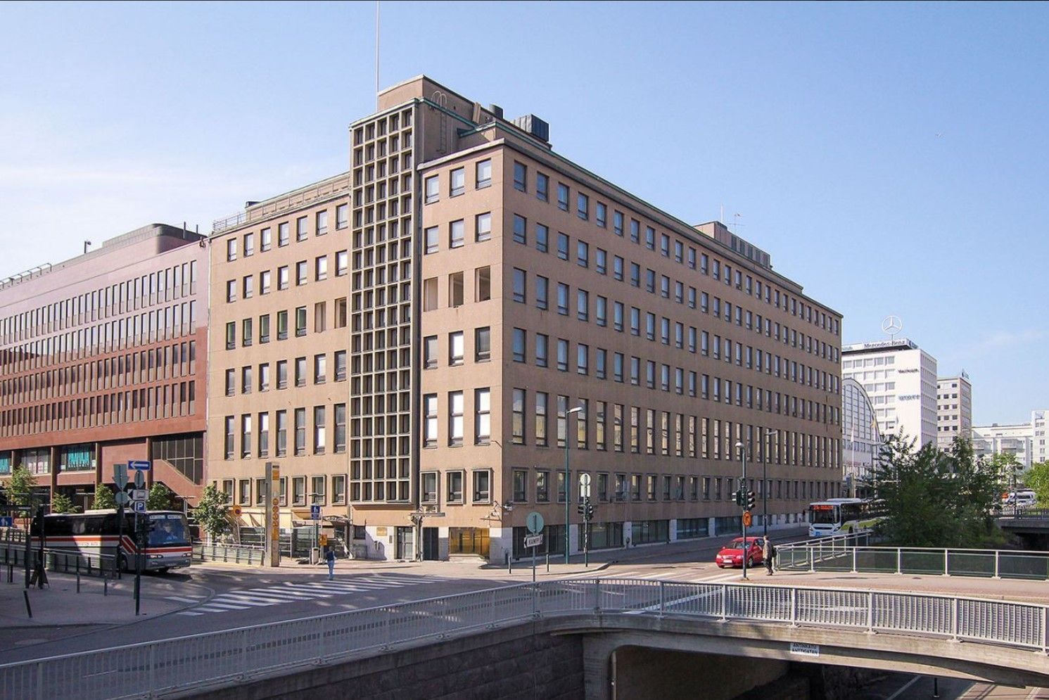 Nyt vuokrataan toimistotilaa huippusijainnilla Kampin kattavien palveluiden äärellä. Tilat sijoittuvat kiinteistön 3-4. ...