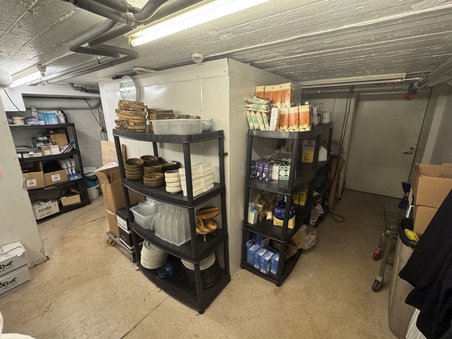 Kylmiö ja ravintolan varastotiloja