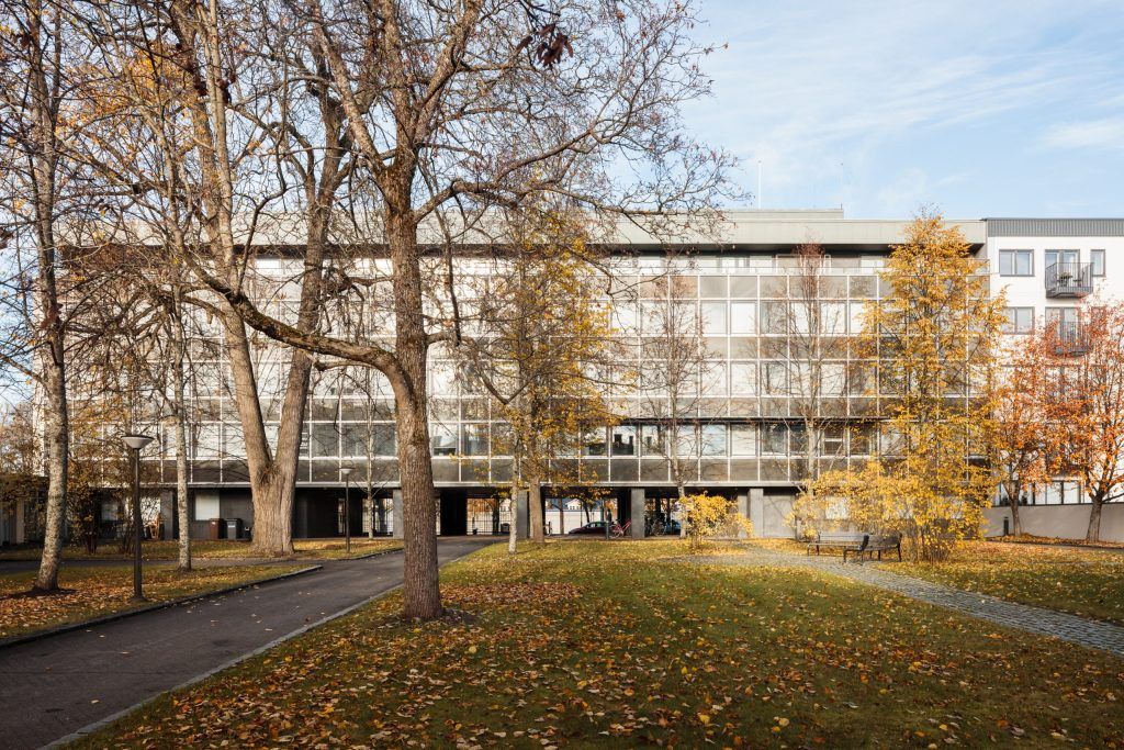 Senaatti-kiinteistöt myy osoitteessa Birger Jaarlin katu 15, 13100 Hämeenlinna sijaitsevan virastotalona toimineen kiinteistön rakennuksineen.Kohde sijaitsee Hämeenlinnan ydinkeskustassa ja sen lähiympäristössä on pääasiassa asuinkerrostaloja ja liiketiloja. Kohteen luoteispuolella on Sibeliuksen ...