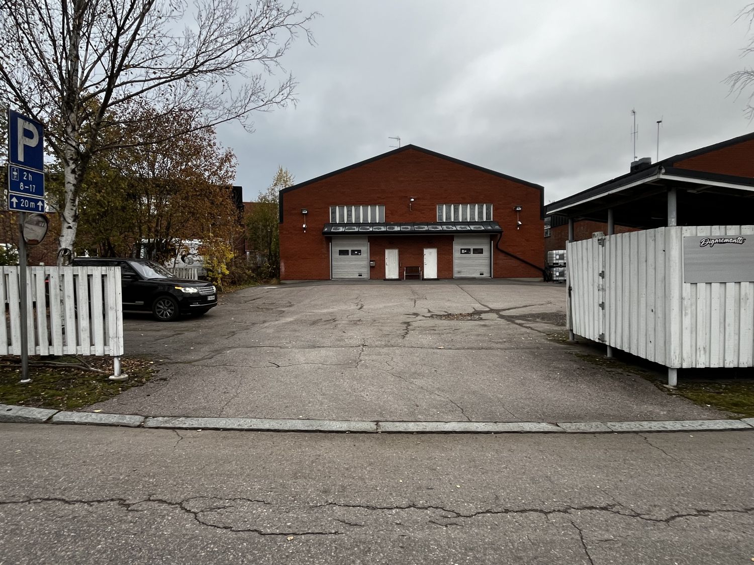 Hyvällä liikenteellisellä sijainnilla sijaitseva pk-yrityksen ainoaksi toimitilaksi soveltuva monitoimitila edullisesti....