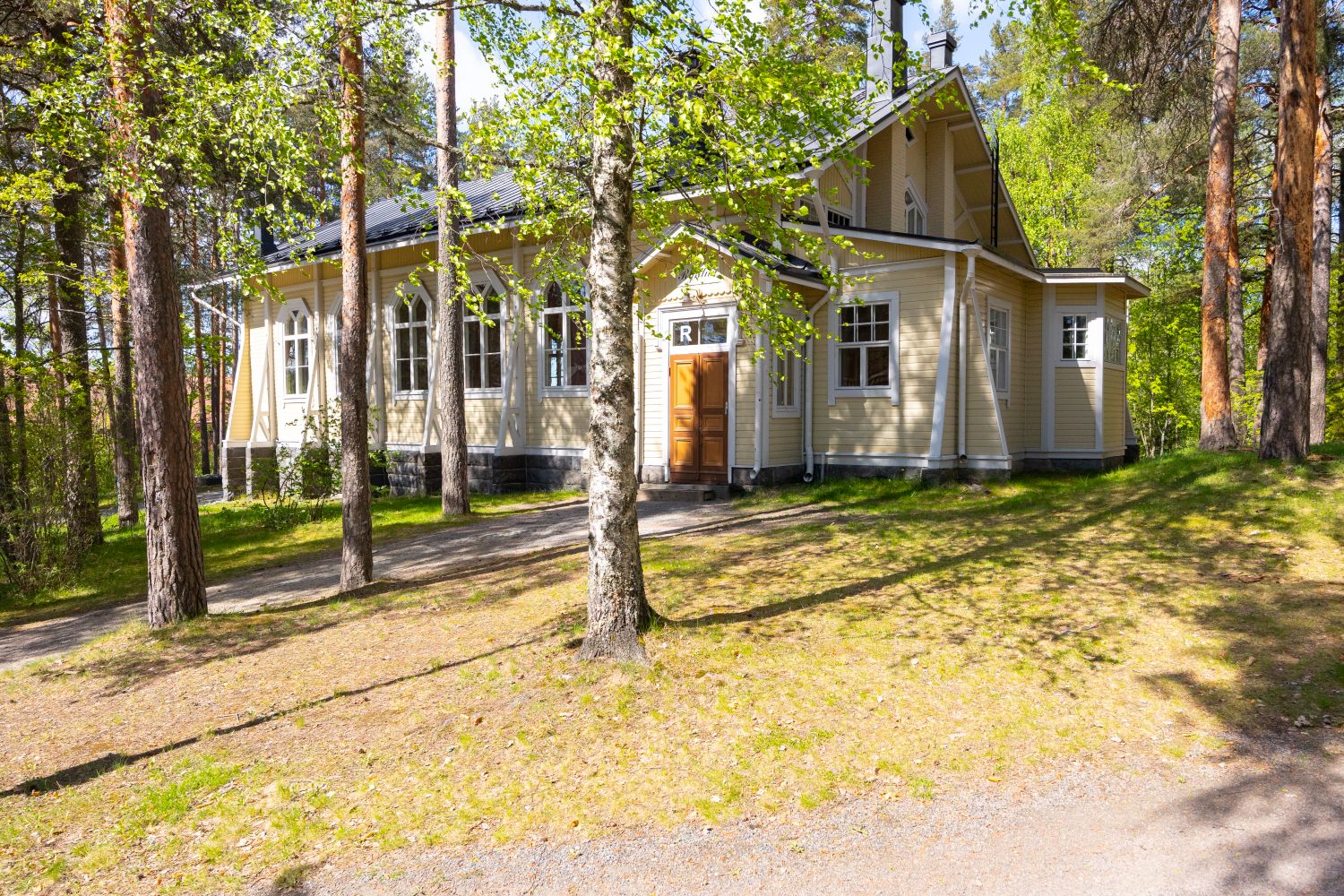 Uniikki liikuntatila Jyväskylän yliopiston tuntumassa!Tarjolla on ainutlaatuinen liikuntasali arvokkaassa puutalomiljöössä, vain lyhyen matkan päässä Jyväskylän keskustasta. Vuonna 1895 valmistunut hirsirakennus on peruskorjattu ja palvellut aktiivisessa liikuntakäytössä, mikä tekee siitä toimivan...