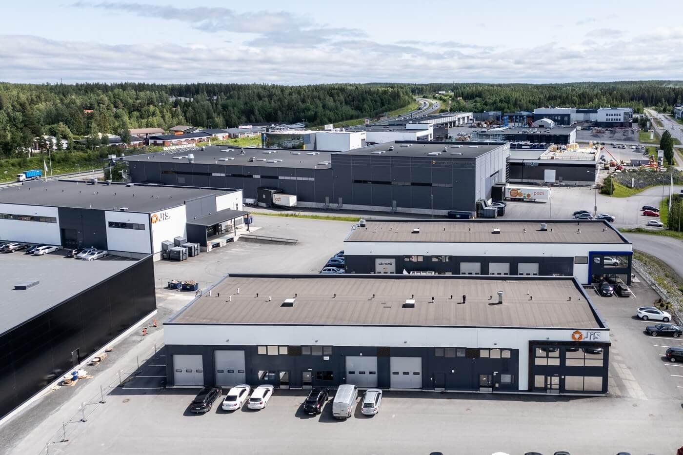 Etsitkö kasvua tukevaa toimitilaa erinomaisella sijainnilla? Keväällä 2026 vuokrattavaksi vapautumassa monikäyttöistä, selkeää ja korkeaa hallitilaa. Toimitila sisältää myös toimistoa. Tila on jaettavissa 1-3 käyttäjän kesken. Tila soveltuu monenlaiseen käyttöön ja hallitiloja voidaan muokata käy...