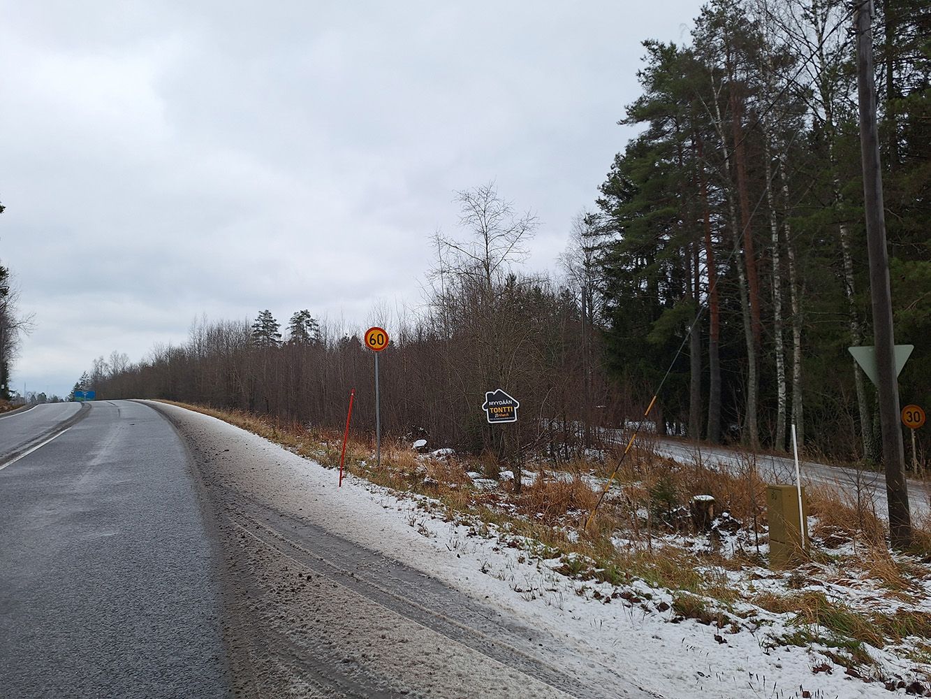 Myydään kiinteistö Porvoon moottoritien kupeessa!