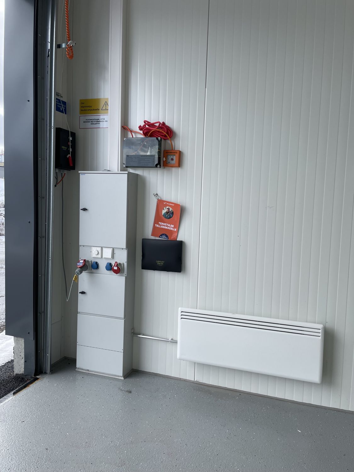 Sähkökeskus, voimavirta, nosto-oven sähkömekanismi