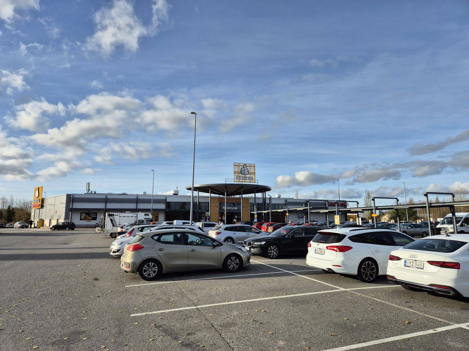 Kaksi liiketilaa vapaana ABC Forssa liikenemyymälän tiloissa. Pienempi tila on kooltaan 40 m2 ja suurempi 196 m2.