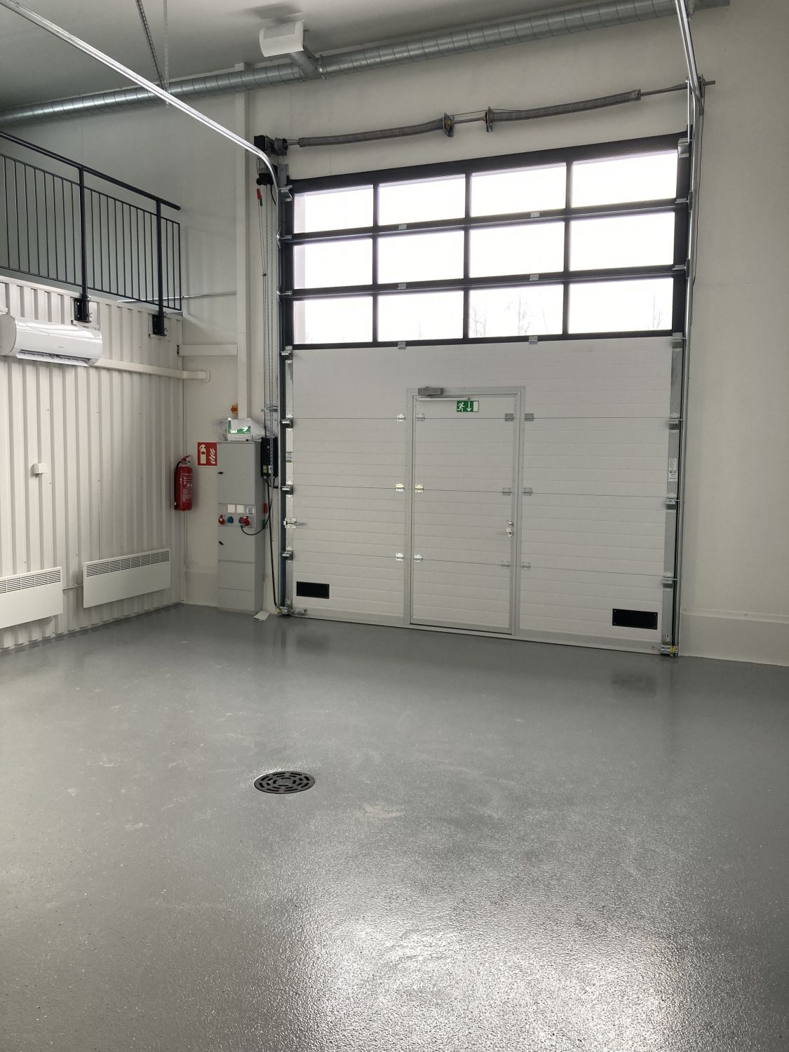 UUTTA TUOTANTOTILAA VUOKRATTAVANA tammikuussa 2026! KOY Karistonkadun Talliosakkeelta monikäyttöinen ja valoisa tuotanto...