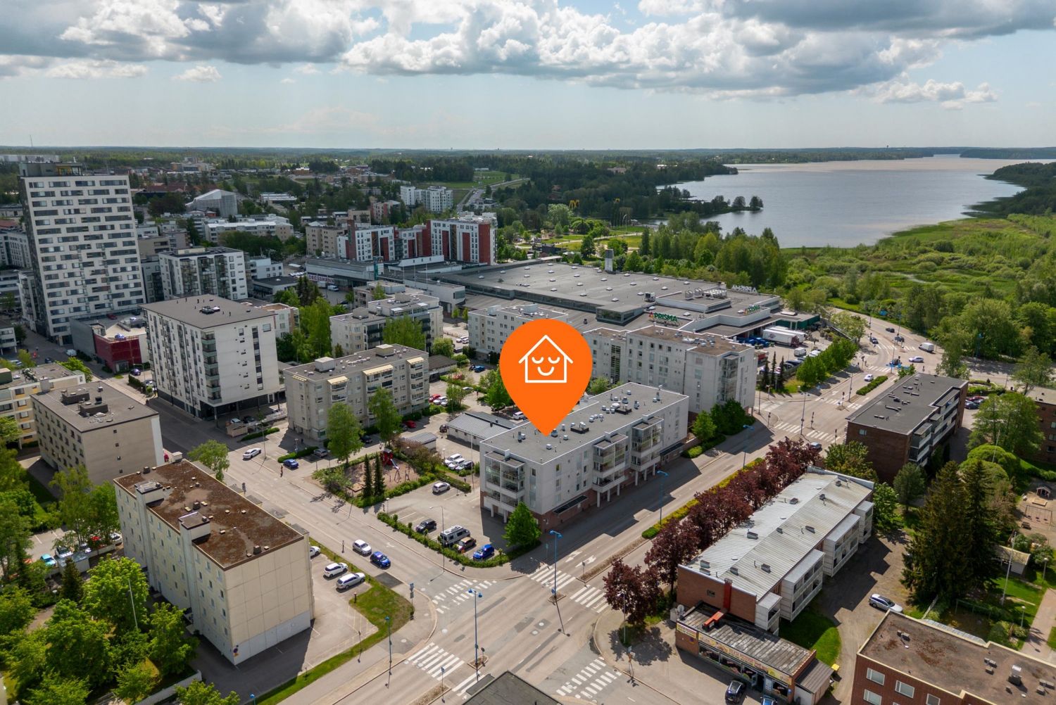 Katutason liiketila Järvenpään keskustassa, erinomainen sijainti ja mahdollisuus vuokratuottoon!Etsitkö sijoituskohdetta tai uutta toimitilaa keskeiseltä paikalta? Tämä avara ja valoisa liiketila sijaitsee Järvenpään keskustan vilkkaan Postikadun varrella, vuonna 2003 valmistuneen asuinkerrostal...