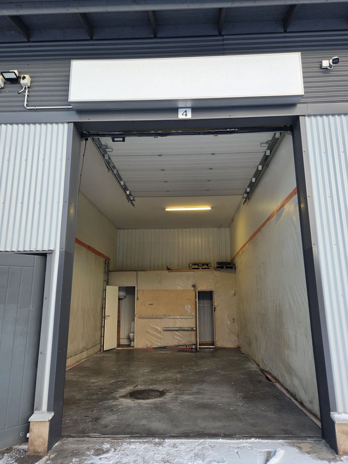 Fiskarsin Talliosakkeelta monikäyttöinen varasto, autotalli, harraste-, toimitila 4.