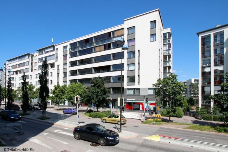 Vuokrataan katutason toimisto/liiketila asuinkerrostalon alakerrasta. 1 huone, keittokomero ja wc/suihkutila. Sisäänkäynti pihan puolelta.