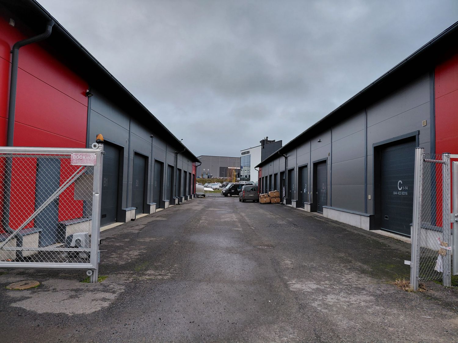 Siisti ja käytännöllinen 28 m² hallitila vuonna 2016 rakennetusta kiinteistöstä. Hallitila sijaitsee katutasossa, hyvin ...