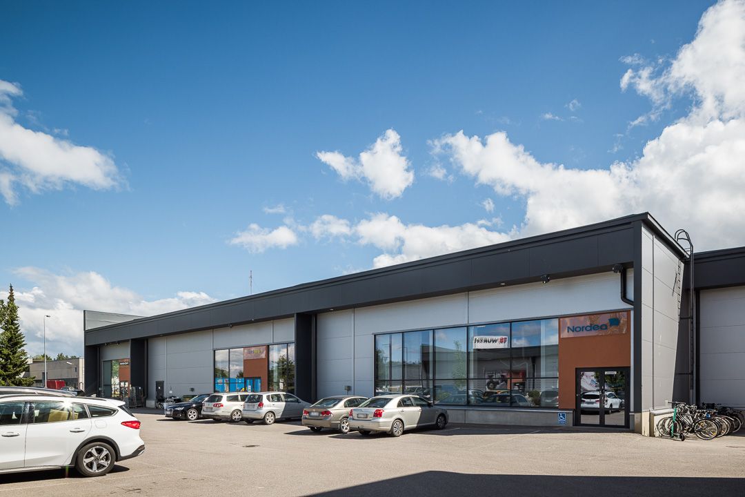 Monien mahdollisuuksien toimitila Klemettilässä –vapautuu toukokuun alussa!Etsitkö tilaa, joka taipuu moneen? Tämä muunneltavissa oleva tilakokonaisuus Klemettilässä. Tarjoaa erinomaiset puitteet niin toimisto-, myynti- kuin asiakaspalvelukäyttöön.Kokonaispinta-ala yli 1 500 m² joka jaettavissa...