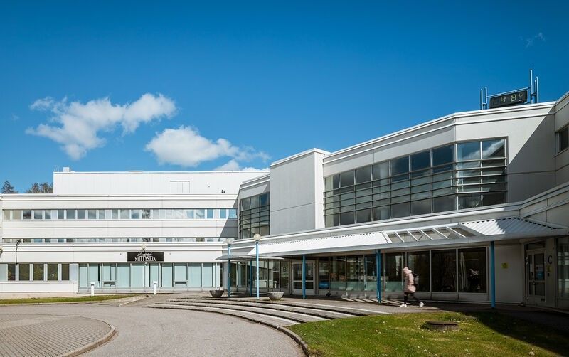 Espoon Niittykummussa Länsiväylän varrella 30 m²:n pientoimisto.