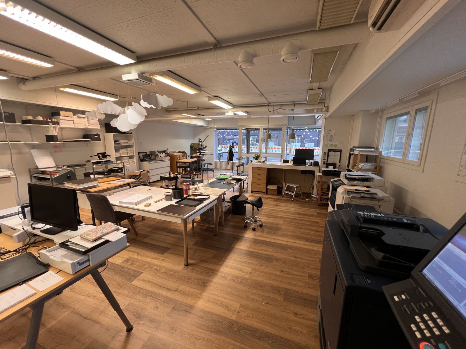 Vuokrataan hyvältä paikalta avotoimistoa tai liiketilaa Vaasan keskustassa katutasossa, (ei sovellu ravintolaksi), Kysy lisää?