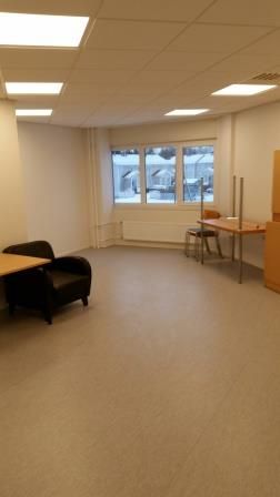 Erinomaisella sijainnilla pientä toimistotilaa n. 40 m2. Kyseinen toimisto sijaitsee Katsastuskonttorin kiinteistössä.Tilassa minikeittiö sekä wc tilat.Tilat toisessa kerroksessa minne kulku portaita pitkin. Lisätietoja: 045 261 6555 tai 020 7290 710Lisää tiloja www.premises.fiKohteella ei...