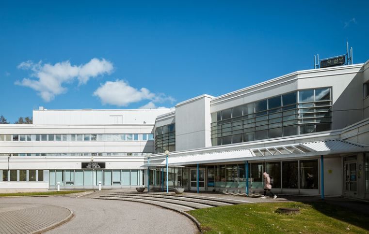 Vuokrataan 30 neliön toimistotiloja hyvällä sijainnilla Espoon Niittykummussa, Länsiväylän varrella. Vuokralaisten käytössä kattavat aula- ja postituspalvelut. Lisäksi vuokrattavissa myös isot kokous- ja saunatilat.Kiinteistö sijaitsee näkyvällä paikalla Länsiväylän varrella, Niittykummun metroase...