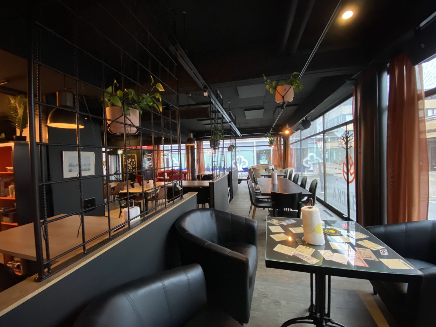 Ikkunat kahteen suuntaan