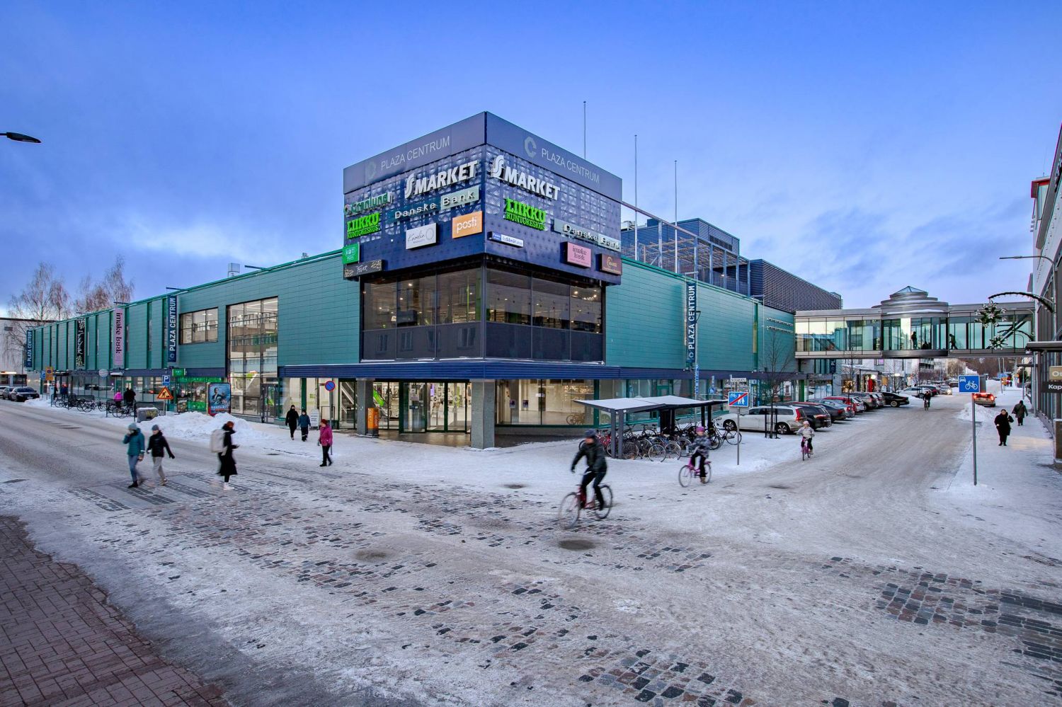 Joensuun keskustasta Kävelykadun juurelta reippaan kokoinen toimisto loistavalla näkyvyydellä! Privaatti kattoterassi. Tilaa voidaan jakaa pienempiin osiin.