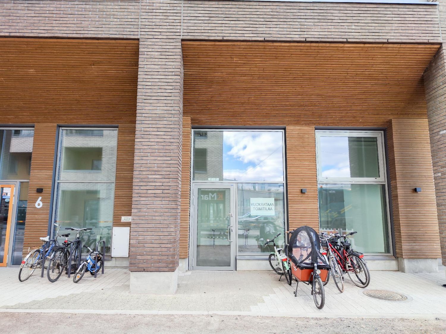 Wau mikä sijainti lähellä Rediä! K-Market valmistuu vastapäätä.