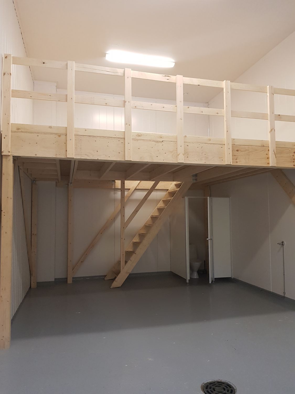 Suosittu Metsokankaan Talliosakkeelta monikäyttöinen kulmavarasto, autotalli, harraste-, toimitila 21. Tilassa valmiina ...