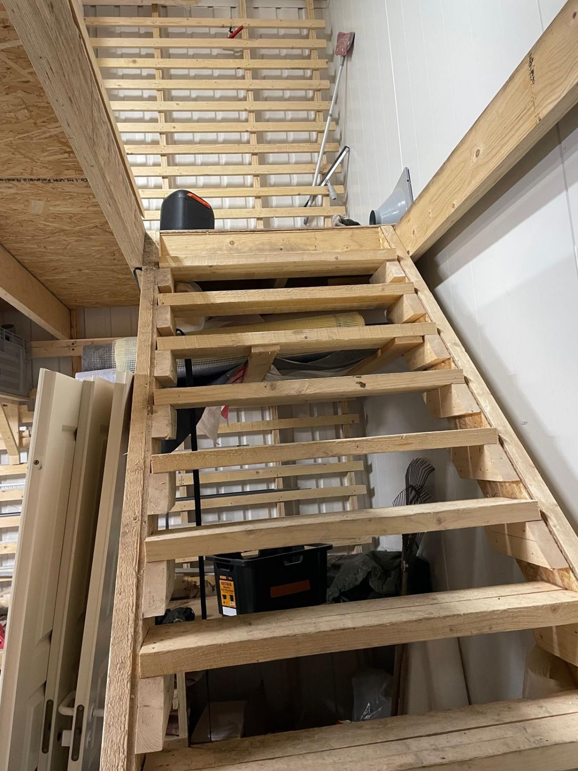 Portaat varastotasolle