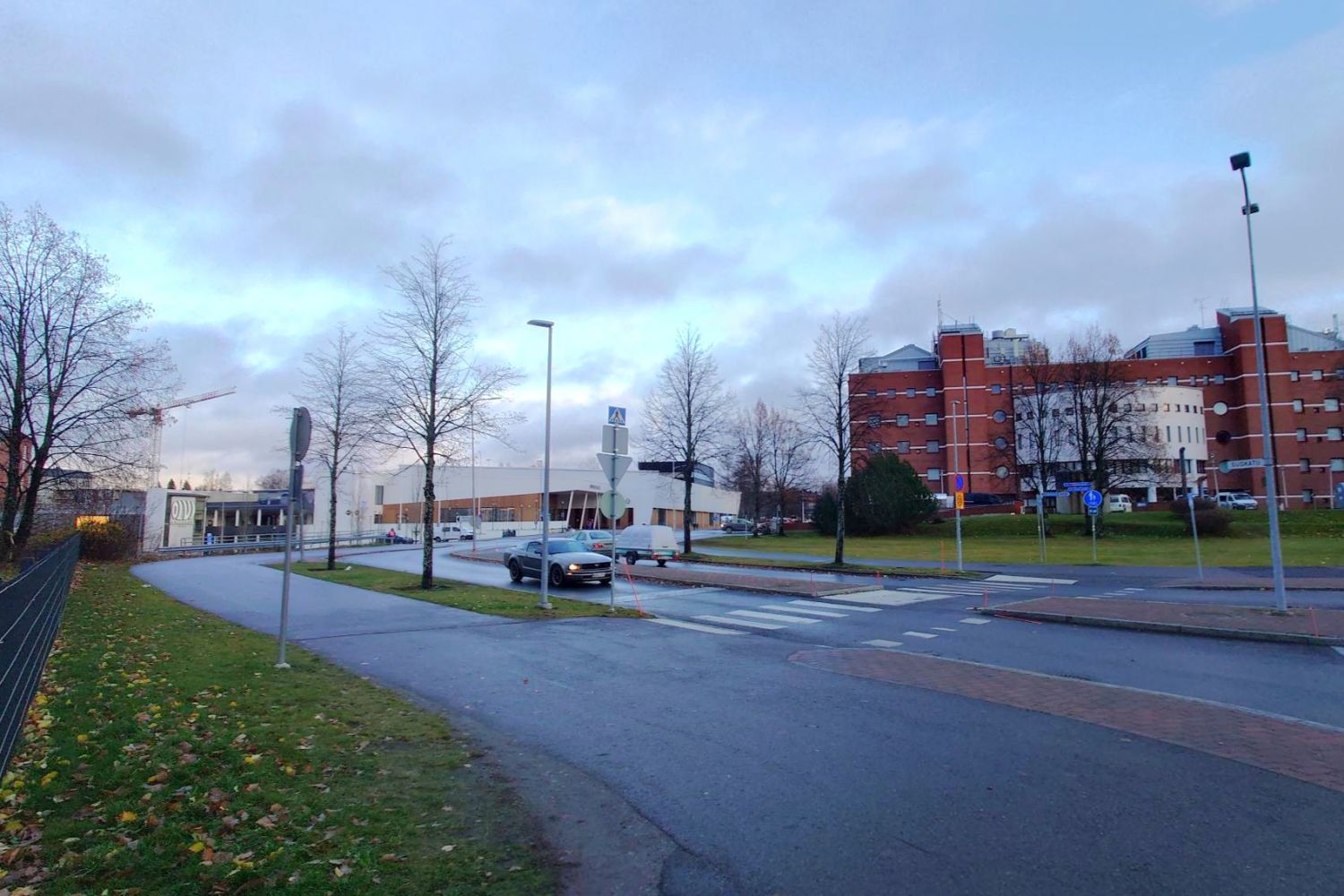 Kohde sijaitsee poliisitalon ja Kuntolaakson läheisyydessä.