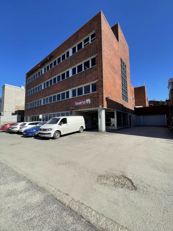 Vuokrataan katutason toimisto- näyttely tms. tila Metsälästä