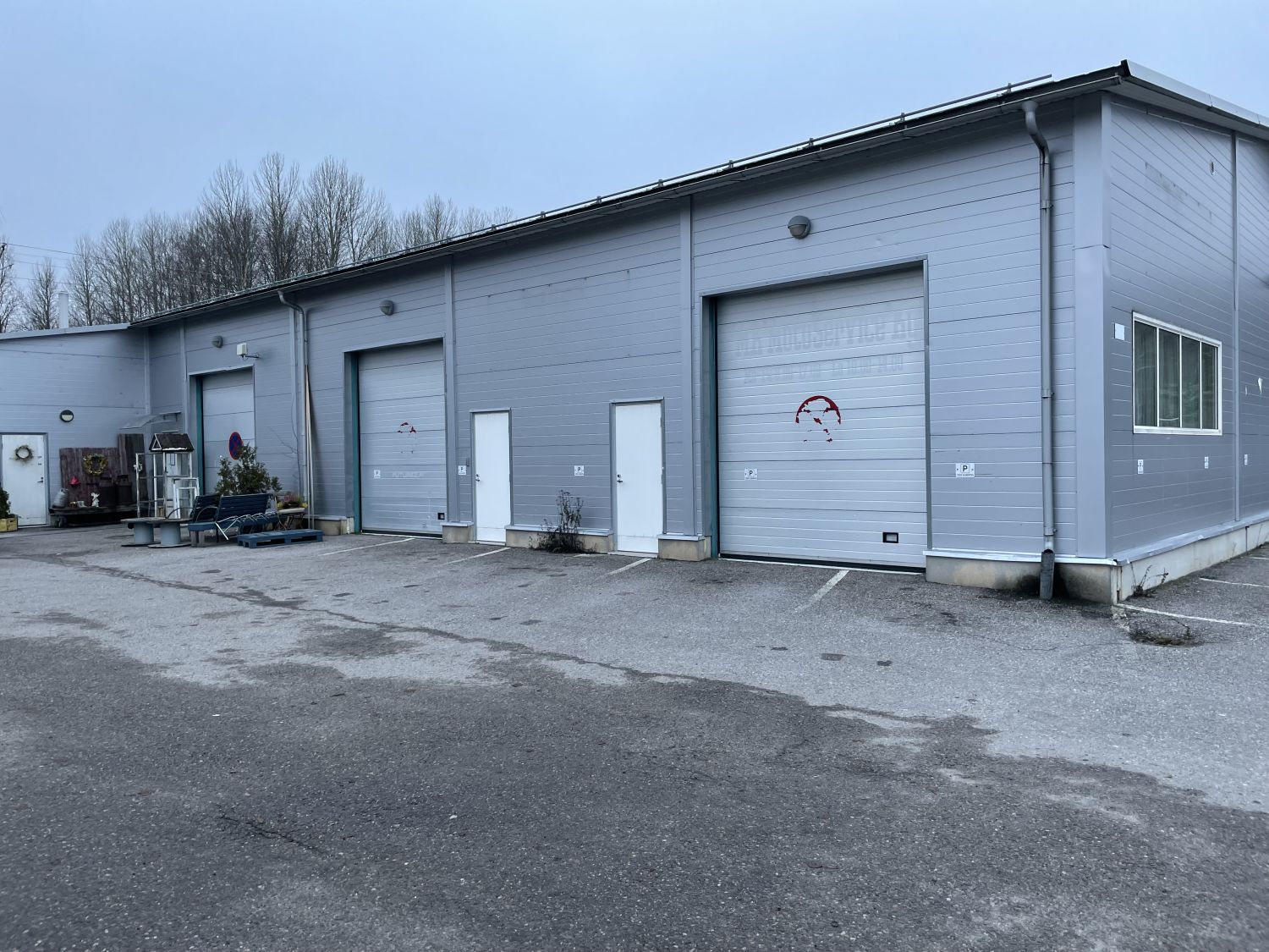 Vapautumassa Lohjalta,  moneen toimintaan sopiva kiinteistö 465m2.