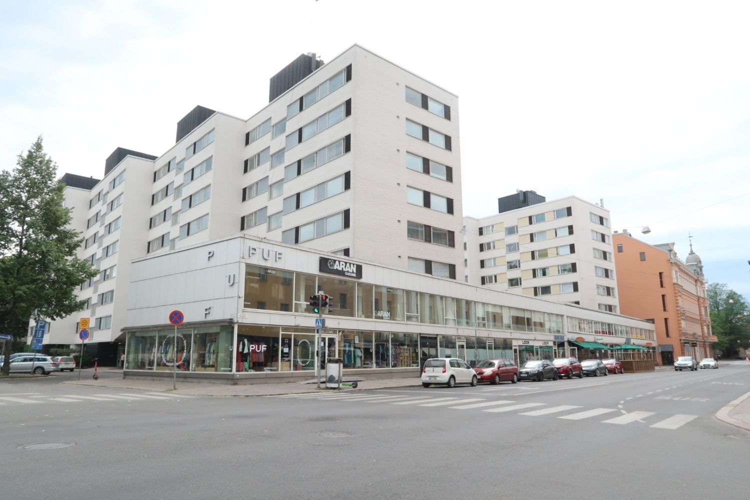 Myytävänä katutason toimitila 82 m²