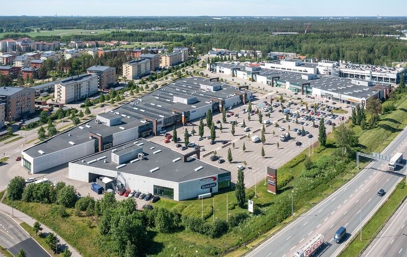 Vantaan Retail Parkissa tarjolla katutason korkeaa, näyttävää liiketilaa.