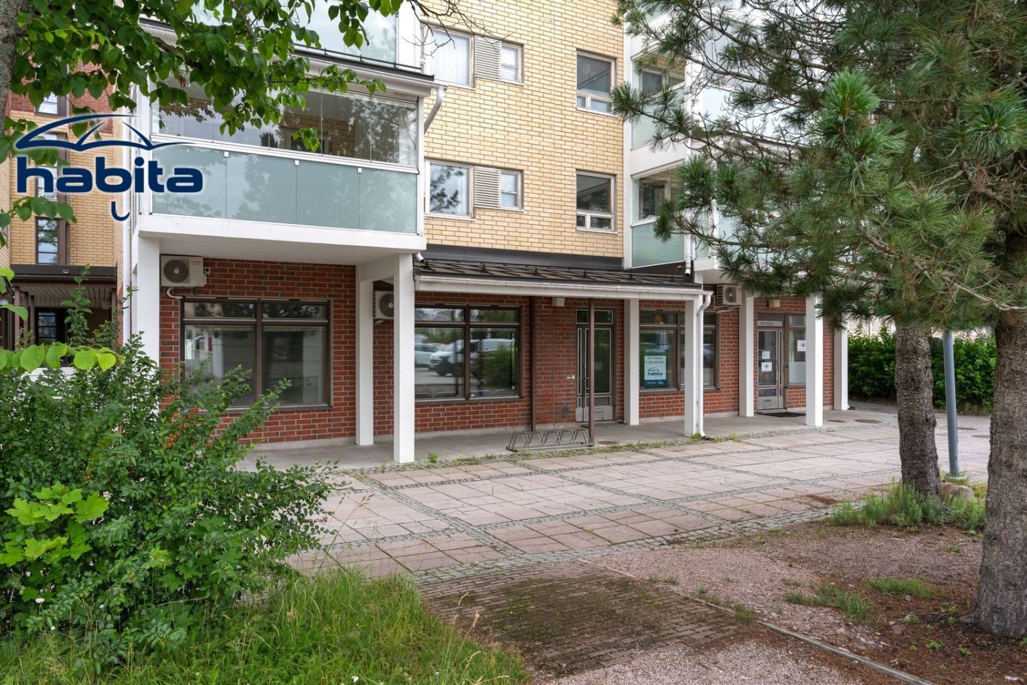 Aula, 2 hoitohuonetta, 2 pikkuhuonetta, 2 wc:tä