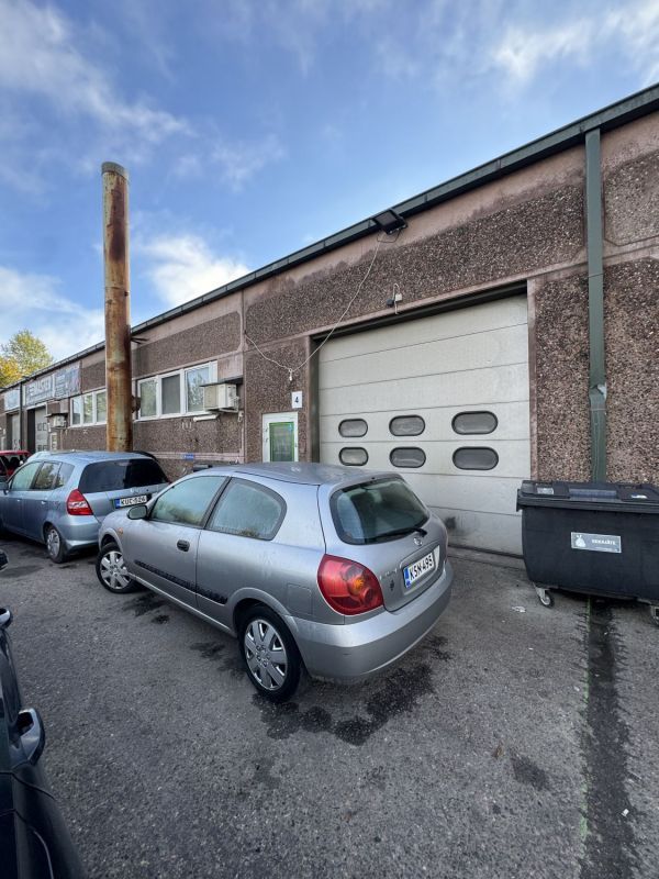 Vuokrataan Tuusulan Sulan alueelta vapautuva autohalli/työtila/varastotila. Soveltuu hyvin esim. autoharrastajille. Parkkipaikat tilan edustalla.Soita ja kysy lisää. Nico Björkbacka - 0400 415 909