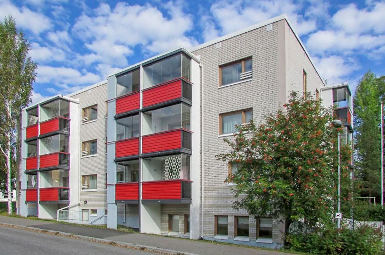 Heti vapaa, valoisa ja monikäyttöinen 97 m2 liiketila Kuopion Alakadulla. Entinen päiväkotitila sijaitsee asuinkerrostalon kivijalassa ja tarjoaa erinomaiset puitteet esimerkiksi päiväkodille, toimistolle, hoivapalveluille tai muulle liiketoiminnalle.Alakatu 6 on Kuopiossa Petosen asuinalueella ke...